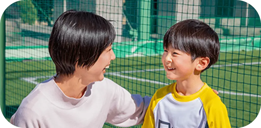 スクールに参加する親子の画像