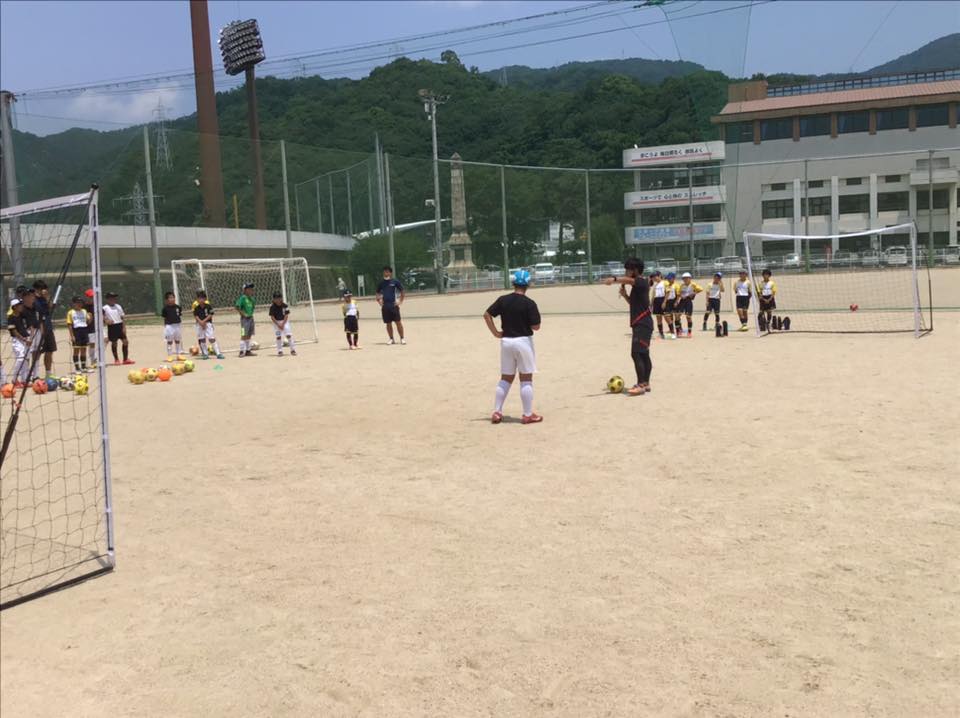 ブログ 			タイの「KING」と称された元サッカー選手の猿田浩得さんによるサッカークリニックを開催しました